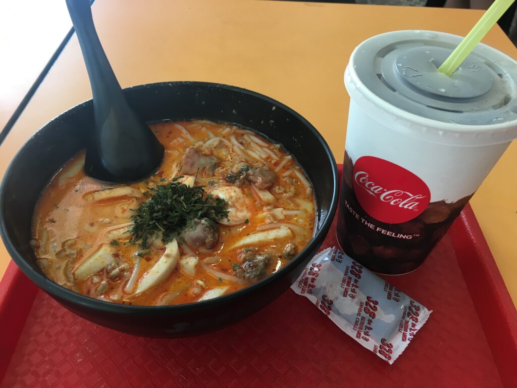 「328 Katong Laksa」のラクサ