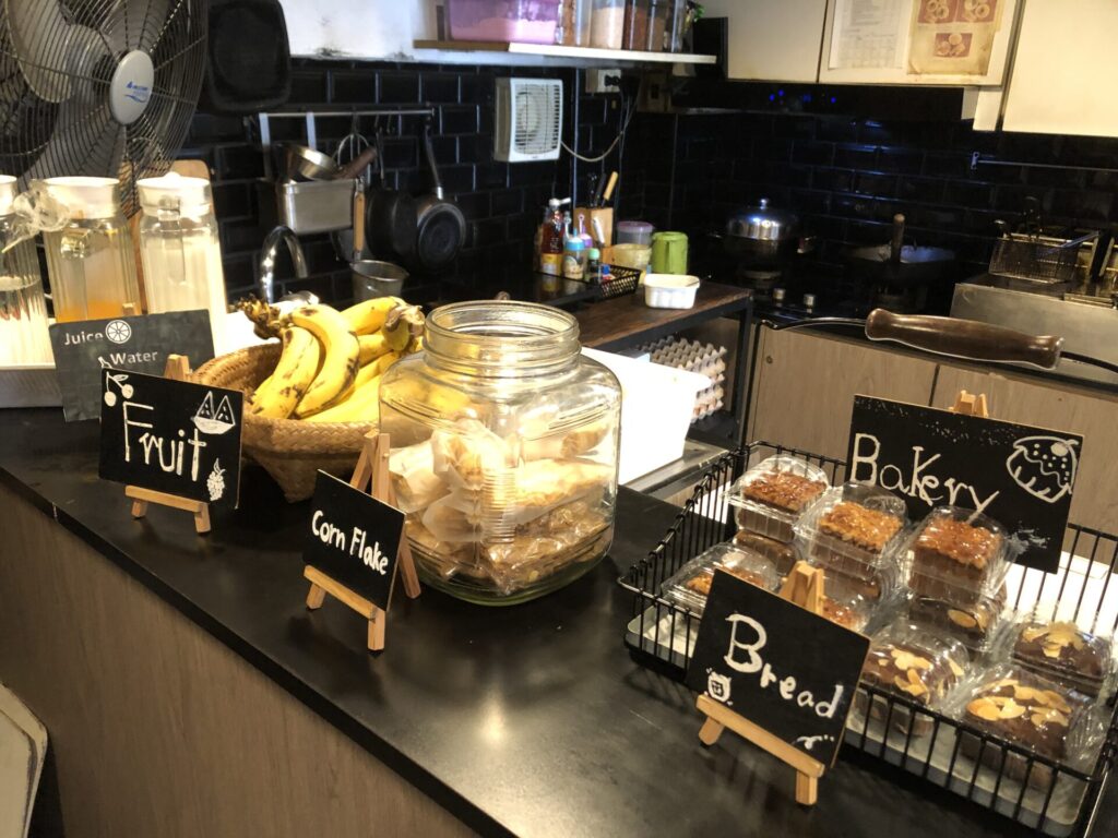 「ウォーム・ウィンドウ・シーロム(Warm Window Silom)」の朝食バイキング