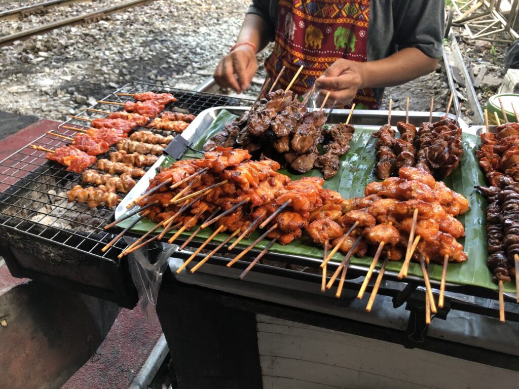 パヤタイ駅前の串焼き露店