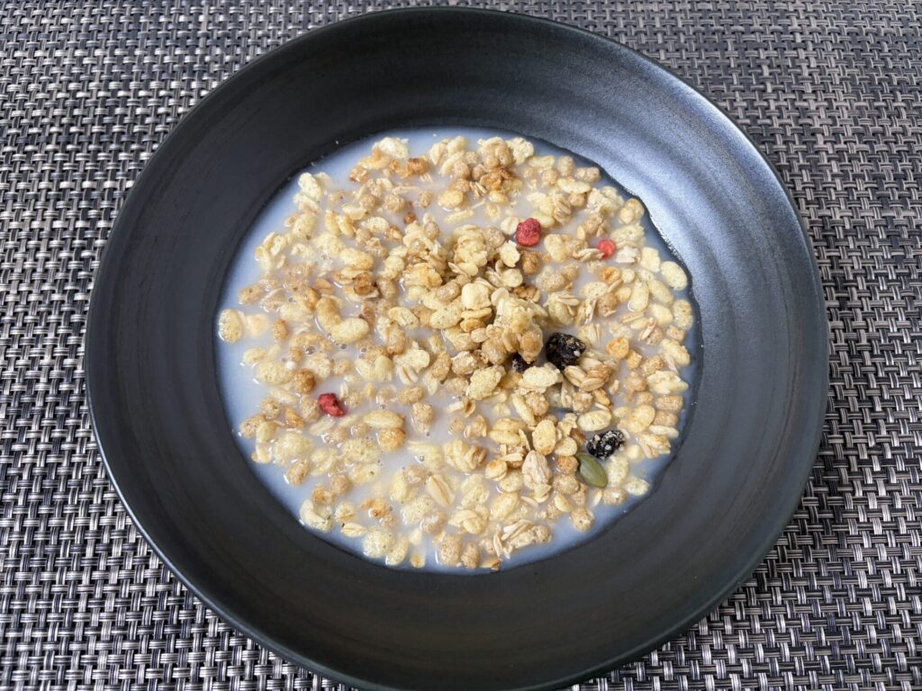 by Amazon カルビー フルグラに水に溶かしたプロテインをかけたもの