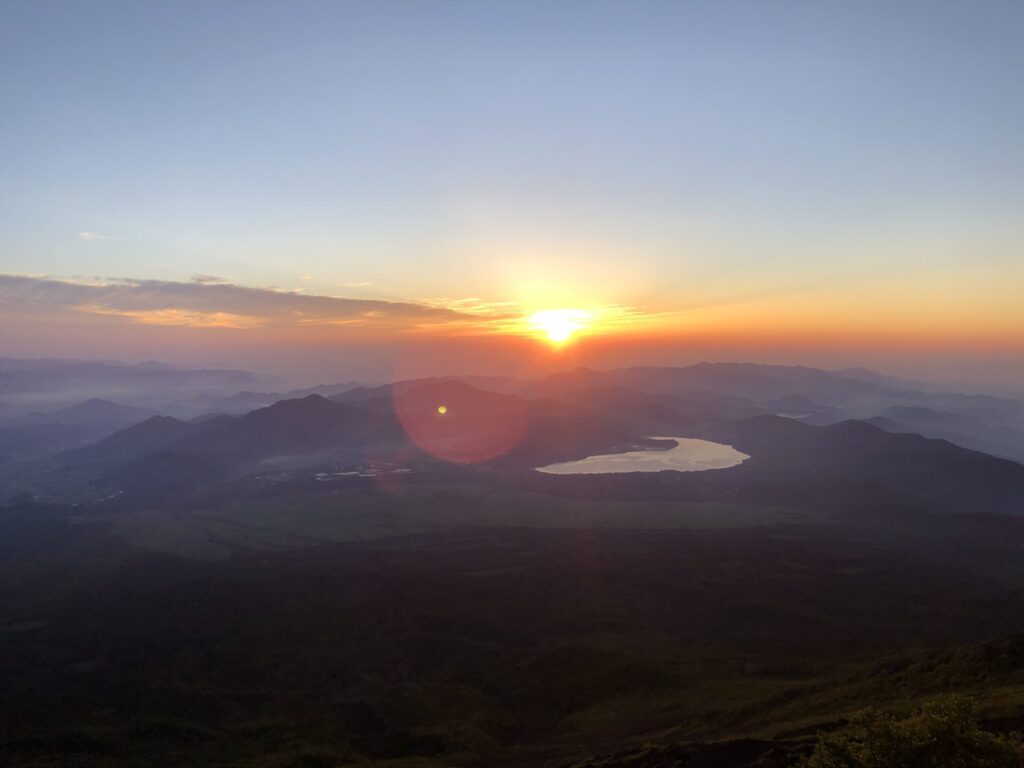 富士山の山小屋からの日の出