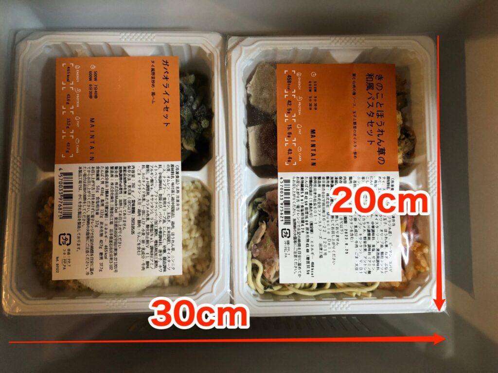 マッスルデリの弁当を冷凍庫に2列で入れた状態（縦20cm、横30cm）