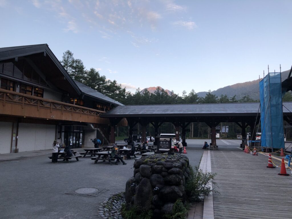 上高地バスターミナルの休憩エリア