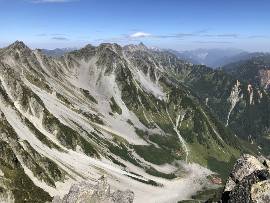 前穂高岳山頂からの景色（涸沢ヒュッテ方面）