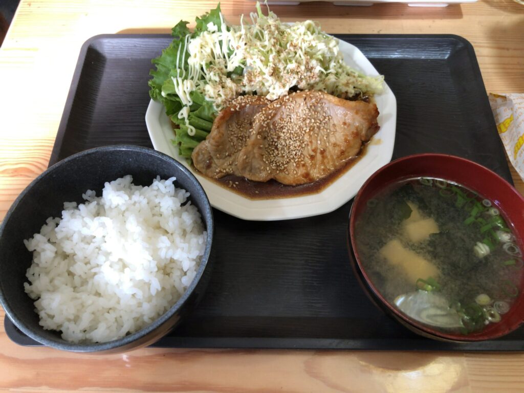 猿橋駅・家庭料理と小鉢料理のお店 和(なごみ)の豚ロースしょうが焼き定食