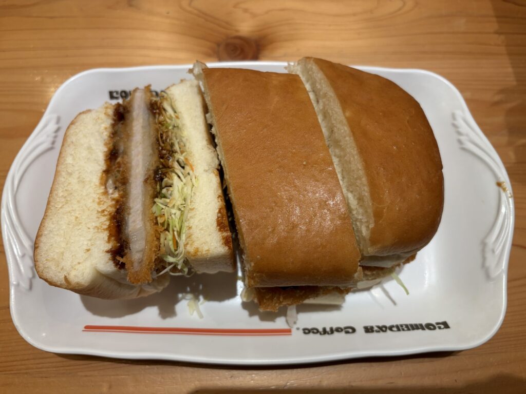コメダ珈琲のみそカツパン