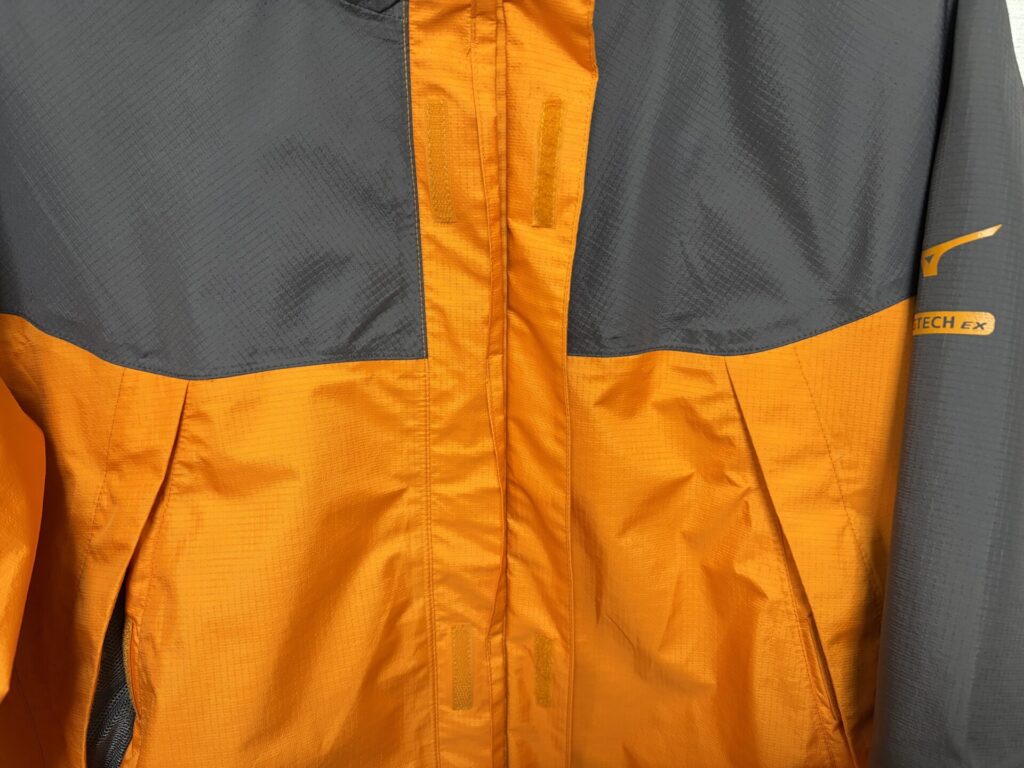 正面のフラップが見える状態