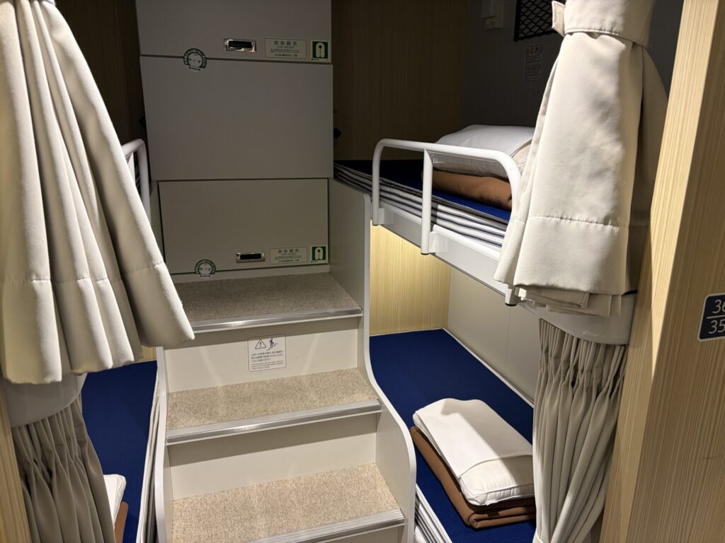 さるびあ丸・4Fにある特2等室